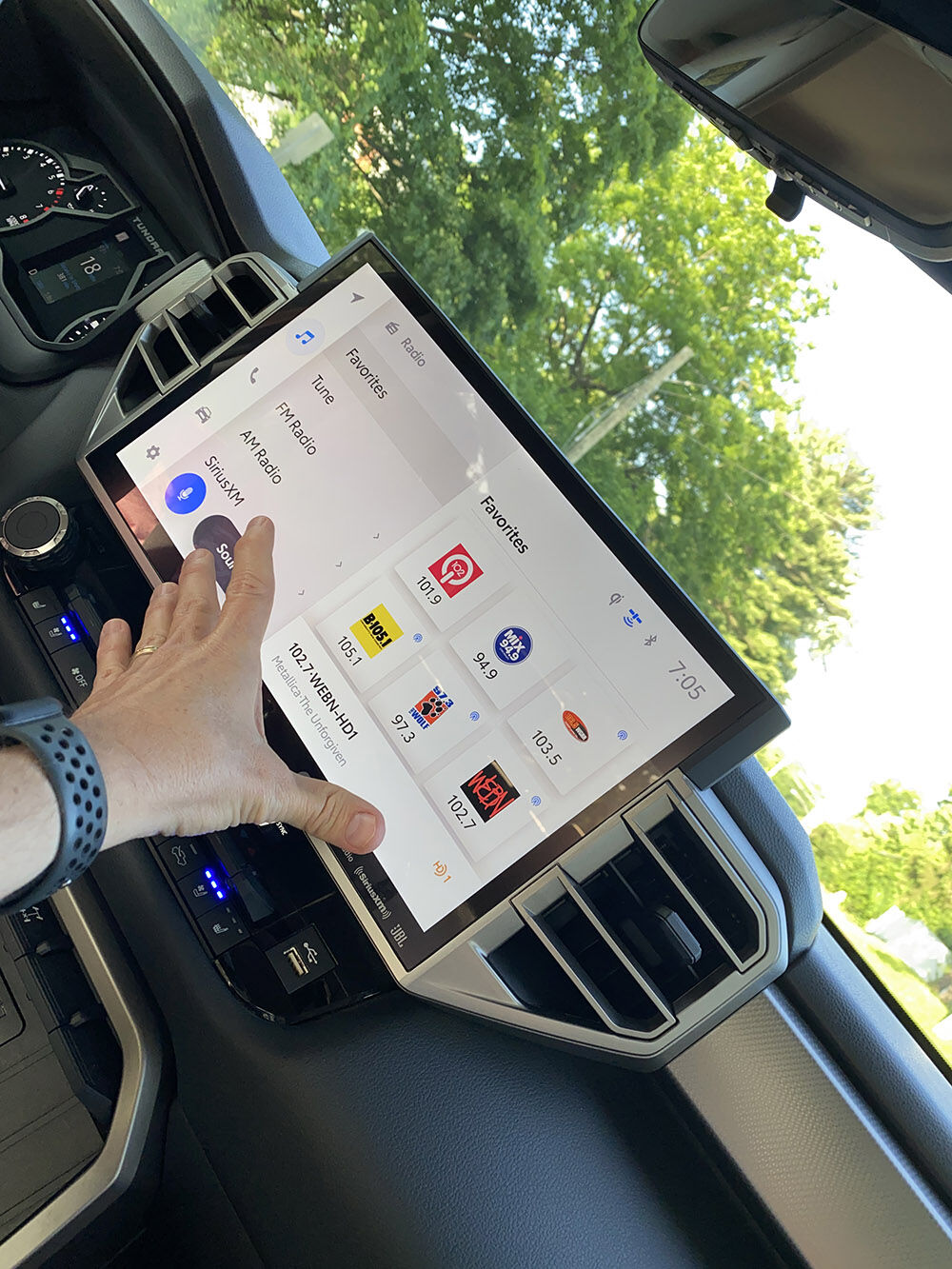 22ToyotaTundraScreen.JPG